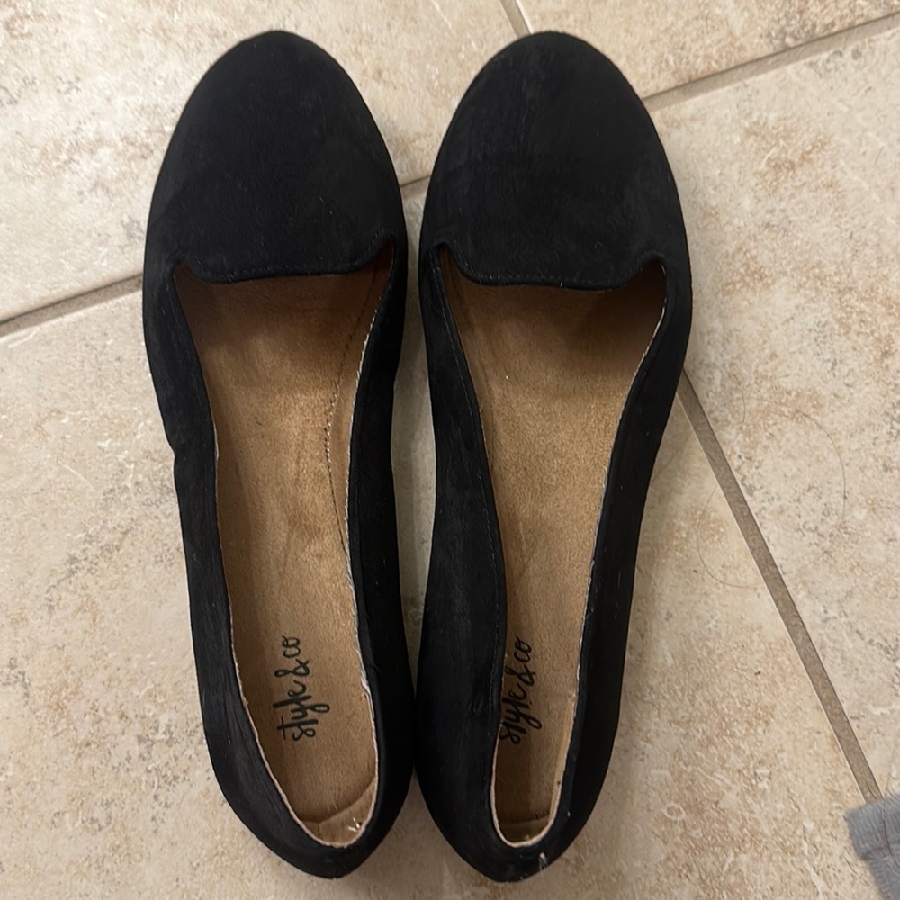 Women’s Size 9.5 Black Flat Loafer Shoes